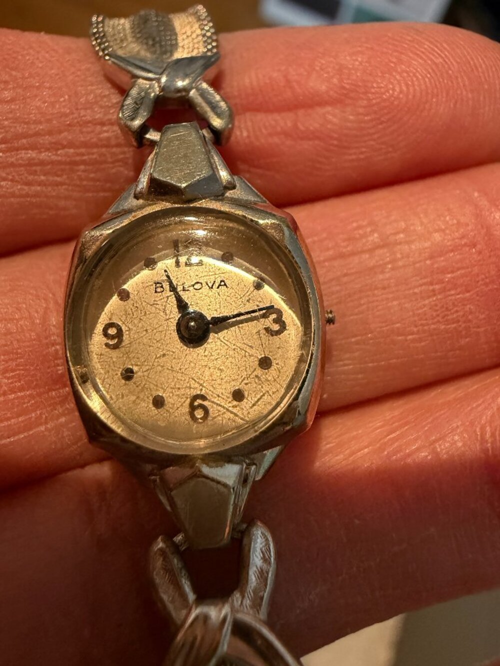Bulova L7 Ladies Vintage Watch - Picture 2 of 4